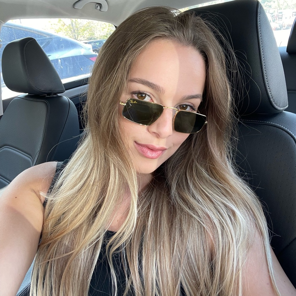 Meet your Posher, Maddie